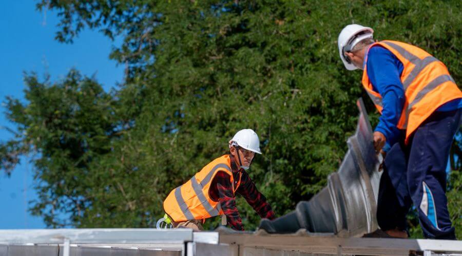 Professional gutter cleaning in Enumclaw, WA
